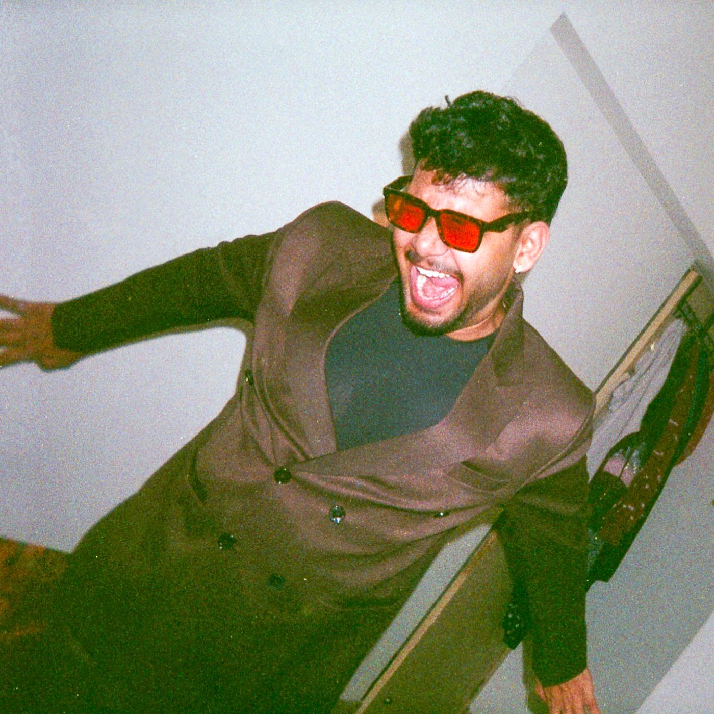 Red sunglasses, arms out